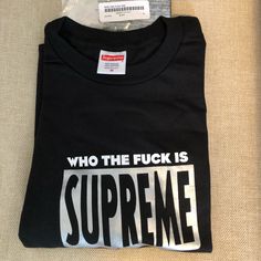 100% Supreme Deadstock Made In Usa Ss19t53 Trendy Logo T-shirt For Streetwear, Trendy Streetwear T-shirt With Logo, Black Crew Neck T-shirt With Logo, Trendy Black T-shirt With Logo, Urban Black T-shirt With Logo, Black Urban T-shirt With Logo, Trendy Black Tops With Logo, Black Logo Top With Short Sleeves, Black Short Sleeve Tops With Logo