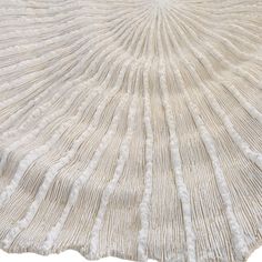 a large white rug with wavy lines on the top and bottom, in varying sizes