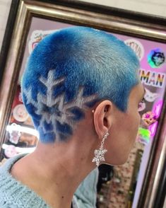 Hairstyles Side Shave Design, Hair Tattoo Designs, Pixie Hair Color, Short Dyed Hair, Hair Colour Design, Couture Hairstyles