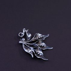 Vintage meixco handmade sterling 925 silver lily flower shaped brooch. stamped sterling, chipped on the branch (see photos) Sterling Silver Cat, Silver Cat, Savannah Ga, Hinged Bangle, Lily Flower, Handmade Sterling Silver, Perfect Ring, Flower Shape, Sterling Silver Bracelets