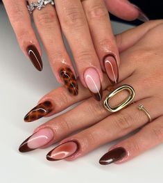 Press On Nails Swirl, Custom Press On Acrylic Nails, Press On Nails Animal Print, Tortoise Shell Nail Ideas, Tortoise Fall Nails, Chrome Tortoise Nails, Nails Acrylic Fall 2024, Fall Nails Tortoise Shell, Tortoise Print Nails