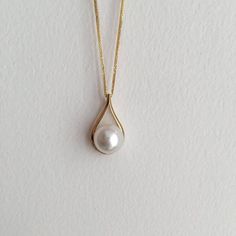 11-12mm South Sea Pearl Necklace Australian Pearl Necklace Pearl Charm White Pearl Charm White Pearl Pendant Australia Accent, Single Pearl Earrings, Single Pearl Pendant, Pearl Drop Pendant, South Sea Pearl Necklace, Single Pearl Necklace, Diamond Pendants Designs, Modern Gold Jewelry, Pretty Jewelry Necklaces