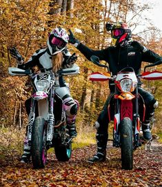 Dirt Bike Couple, Bicycle Helmets For Women, Motocross Couple, Motocross Girls, Bike Couple, Cool Dirt Bikes