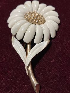 Signed brooch Monet enamel cream flower on gold metal roll over clasp rare irem White Vintage Brooch Lapel Pin, Elegant White Enamel Pin, White Enamel Brooch Jewelry, Vintage White Enamel Brooches, White Vintage Enamel Brooches, Vintage White Enamel Pin, White Vintage Enamel Pin, Formal White Enamel Pin Brooch, Formal White Enamel Pin