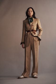 Polo Ralph Lauren - Spring 2024 Ready-to-Wear https://www.vogue.com/fashion-shows/spring-2024-ready-to-wear/polo-ralph-lauren/slideshow/collection#6 Ralph Lauren Spring 2024, Ralph Lauren 2024, Ralph Lauren Safari, Runway Inspiration, Safari Chic, Polo Ralph Lauren Women