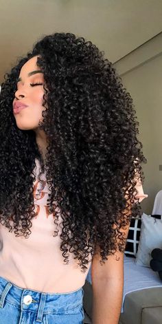 Long 3b Curly Hair, Dyed Curly Hair, Curly Lace Wig, Curly Hair Styles Easy, Beautiful Curly Hair, Ponytail Hair Extensions, Curly Hair Wig, Natural Curls Hairstyles, Curly Girl Method