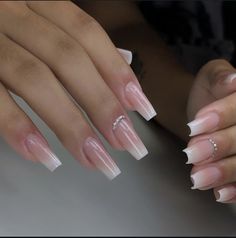 Baby boomer | Unhas decoradas White Tip Acrylic Nails, Unghie Sfumate, Pink Ombre Nails, Short Coffin Nails, Girly Acrylic Nails, Coffin Press On Nails, Pink Nail Designs, Stick On Nails, Bridal Nails