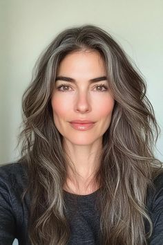 25 Examples of Transitioning to Gray Hair That'll Make You Want To Ditch the Dye - Flo's Blog Transitioning Gray Hair, Naturally Grey Hair Transition, Best Blonde For Greying Hair, Gradual Grey Hair Aging Gracefully, Ash Gray Brown Hair Color, Highlights To Lighten Dark Hair, Highlights For Going Grey Hair, Highlights To Cover Grey On Brown Hair, Blonding For Grey Hair