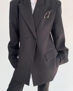 An oversized tailored jacket with a luxurious feel.

It makes a statement just by wearing it loosely, and if you have just one piece, it can be the focal point of your coordination.

It is useful in a wide range of situations, from casual to neat, and creates a mature and sophisticated look.

◾️Model
Height/Weight: 162cm(63.7in)/45kg(99.2lb)
Try-on size: M

◾️Material
polyester






Cm
(inches)

Length
Chest
Shoulder
Sleeve Length


M
78(30.7)
100(39.3)
49(19.2)
67(26.3)


L
79(31.1)
104(40.9) One Piece Top, Outer Jacket, Long Tshirt, Double Breasted Blazer, Tailored Jacket, Feel It, One Piece Dress, T Shirt Vest, Strike A Pose