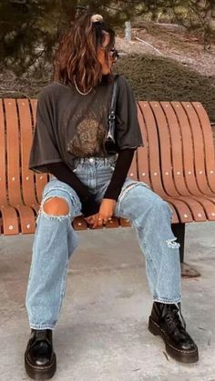 pin focus is doc martens  • How to styles doc martens  • Cute outfit   • Outfit ideas  • Black boot aesthetic   • Everyday outfits  • Fall outfits   • doc martens aesthetic Portret Feminin, Tomboy Style Outfits, Outfit Trends, Stunning Outfits, Causual Outfits, Swaggy Outfits, Tomboy Fashion