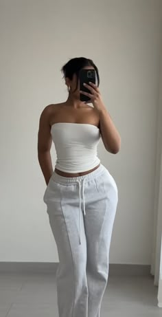 Casual Outfits Warm Weather, Yaas.online Outfits, Slim Thick Aesthetic Outfits, Slim Waist Look Pic, Summer Outfit Inspo Baddie, Carnival Outfit Ideas Casual, 60kg Woman, Summer Fits Baddie, Medium Body Type