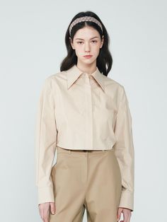 Composition : COTTON 100%Country of Origin : Republic of Korea Collared Khaki Top For Office, Neutral Collared Shirt For Spring, Khaki Collared Top For Office, Spring Neutral Collared Shirt, Beige Cotton Office Tops, Fall Beige Top With Spread Collar, Classic Cotton Blouse In Neutral Color, Beige Cotton Top With Spread Collar, Classic Long Sleeve Neutral Tops