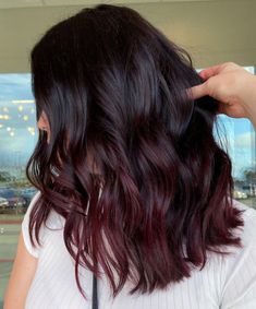 Black Hair With Red Undertones, Balayage Indian, Dark Maroon Hair, Burgundy Hair With Highlights, Deep Burgundy Hair, Red Burgundy Hair Color, Pelo Color Vino, Burgundy Red Hair