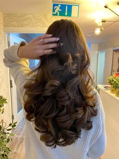 #aesthetic #hair #layers #blowout#haircare#haircut#fall#autumn Aesthetic Hair Layers, Hair Layers Blowout, Layers Blowout, Autumn Brunette, Half Up Curls, Hair Blowout, Hair Layers, Brunette Hair With Highlights