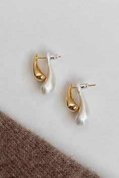 Simple and stylish teardrop shaped stud earrings, perfect for adding a pop of color to any outfit, perfect for all day wear, surprise your friends and family w Trendy Drop Earrings As A Gift, Trendy Teardrop Hoop Earrings, Chic Teardrop Earrings For Gift, Chic Silver Teardrop Earrings For Gift, Trendy Teardrop Earrings As A Gift, Trendy Everyday Teardrop Earrings, Trendy Teardrop Earrings For Everyday, Chic Drop Teardrop Earrings For Gifts, Trendy Teardrop Dangle Earrings For Pierced Ears