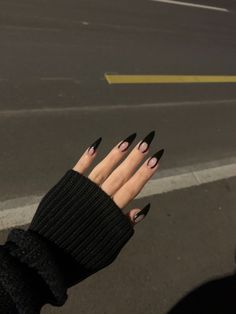 Cool Black Nail Designs, Black N White Nails, Holloween Nails, Makeup Nails Designs, Black Acrylic Nails, Diva Nails, Goth Nails