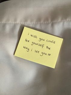 a sticky note attached to the back of a white bag with writing on it that says i wish you could see yourself the way i see you