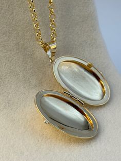 "14k Gold oval locket Necklace about 9.29 gr , 22 \", 3mm Priced to sell! Compare our prices to other similar sellers! Arrives in a GIFT BOX and includes FREE SHIPPING within the USA and Canada. International shipping is available at the most economical rates on ETSY. I HAVE BEEN IN THE JEWELRY BUSINESS ALL MY LIFE. I am a second -generation family member making gold and jewelry. Please feel free to ask me any questions - Always happy to help! Fast Replies to messages! Superior Quality and Best Oval Locket Necklace, Fast Replies, Gold Locket Necklace, Oval Locket, Gold Locket, Birthday Gift For Her, Rolo Chain, Jewelry Business, Locket Necklace