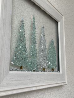 Glass Tree Art, Evergreen Tree Art, Sea Glass Window Art, Sea Glass Tree, Broken Glass Crafts, Beach Christmas Decorations, Sea Glass Mosaic, Trees Wall Art, Glass Art Pictures