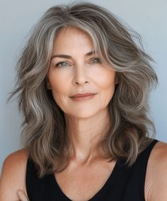 Textured shag haircut for women over 50 Grey Bob Hairstyles, Grey Bob, Short Layered Bob Hairstyles, Womens Haircuts Medium, Layered Bob Hairstyles, Stylish Haircuts, Best Short Haircuts, Haircut For Older Women, Women Over 50