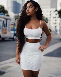 White Homecoming Dress, Mode Poses, Fest Outfits, White Homecoming Dresses, Outfit Trends, Black Women Fashion, Homecoming Dress, Street Styles, Outfits Casuales