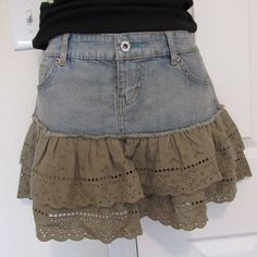 Really Cute Little Mini Skirt With Ruffle Hem, Size 3/4 Juniors, Nwt, Low Rise Hipster, Festival, Party, Beach, Boho, Slight Fabric Defect On The Left Rear Hip (See Picture ) Does Not Go All The Way Through Cute Denim Bottoms With Ruffles, Denim Blue Cotton Skirt With Ruffles, Denim Blue Ruffled Cotton Skirt, Cotton Medium Wash Ruffled Skirt, Medium Wash Cotton Skirt With Ruffles, Tommy Hilfiger Mini Skirt For Spring, Tommy Hilfiger Spring Mini Skirt, Cotton Denim Mini Skirt With Ruffles, Trendy Cotton Tommy Hilfiger Bottoms