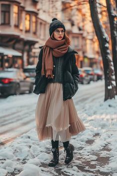 Winter Midi Skirt Outfit, Midi Skirt Outfit Winter, Denim Midi Skirt Outfit, Beige Midi Skirt, Midi Skirt Winter, Midi Skirts Style, Best Winter Outfits, Midi Skirt Outfit, Winter Skirt Outfit