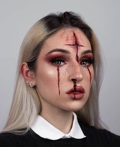 Halloween Makeup With Red Contacts, Halloween Costumes With Contacts, Gore Halloween Makeup Looks, Red Contacts Makeup, Latex Halloween Makeup, Halloween Blood Makeup, Blood Makeup Look, Horror Smink, Hallowen Schminke