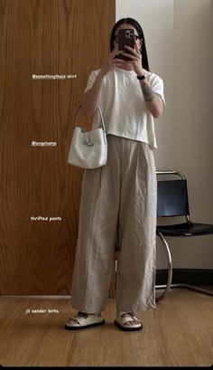 Linen Pants Outfit Aesthetic, Summer Outfits Pants, Femme Style Outfits, Office Outfits Summer, Vintage Capsule Wardrobe, Tomboy Femme, Future Outfit, Minimal Outfit, Japan Fashion