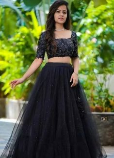 Crop Top Lehenga Wedding, Desinger Dresses, Black Maxi Dresses, Gown Dress Party Wear, Crop Top Lehenga, Indian Outfits Lehenga