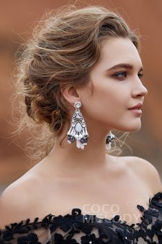 Chic Zircon Wedding Earrings with Jewel and Beading #HG18016 #cocomelody #weddingearrings #bridalearrings #weddingjewelry Fad Fashion, Comic Faces, Antiaging Skincare Routine, Antiaging Skincare, Iv Infusion, Bridal Braids, Iv Therapy, Bohemian Style Dresses, Hair Flow