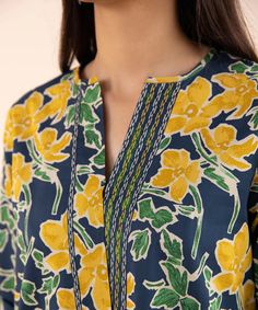 All Over Printed Suits Design Indian, Cotton Dress Pattern Indian, Simple Shirt Design, Gown Dress Party Wear, Kameez Design, Placket Design, Pretty Dresses Casual, Boutique Studio