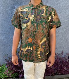 - Original Batik Shirt - Made of Cotton ITEMS DESCRIPTION : If you want to enjoy a close cultural connection with Indonesia, without the hassle of long flights and jet-lag, then this is the shirt for you. Batik art is a centuries-old tradition of wax-resist painting from Indonesia. The shirt will be made from 100% cotton and printed with the hand-painted design of one of the many intricate patterns in bali. The shirt will give you a taste of what it's like to wear traditional The perfect gift fo Traditional Relaxed Fit Batik Print Top, Relaxed Fit Shirt With Batik Print, Traditional Printed Relaxed Fit Shirt, Traditional Green Cotton Shirt, Traditional Printed Shirt With Relaxed Fit, Traditional Printed Shirt For Festivals, Resist Painting, Dress Code Wedding, Batik Art