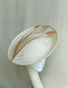 Ivory Disc Fascinator Gold Feather Wedding Hat Kentucky Derby - Etsy Luxury Fitted Beige Fascinator, Kentucky Derby Attire, Unique Fascinators, Gold Fascinator, Derby Attire, Fascinator Hats Diy, Arrow Feather, Gold Arrow, Hat Patterns To Sew