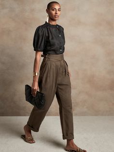 Ramie Blouse | Banana Republic Look Formal, Banana Republic Women, Banana Republic Pants, Work Looks, Pleated Pants, Grunge Style, Office Casual, Mode Inspiration, Office Outfits