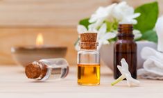 Infused Oil Recipes, Ayurveda Massage, Jasmine Essential Oil, Jasmine Oil, Essential Oils For Skin, Jasmine Flower, Aroma Oil, Infused Oils, Best Essential Oils