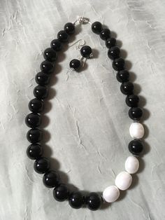 Black Single Strand Necklace, Black Round Jewelry With Large Beads, Classic Black Necklace With Round Beads, Onyx Jewelry Necklace, Black Bead Jewelry, Black And White Jewelry, Necklaces Diy, Gemstone Jewellery Design, Black Onyx Jewelry