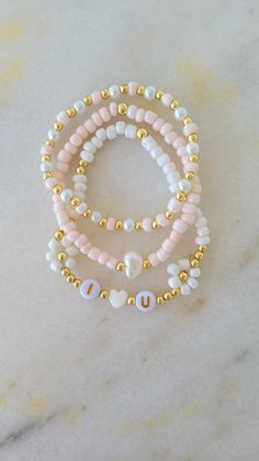 Mama Mini Bracelets Set, Daisy Matching Bracelet, Handmade Bracelets Made with Pearl Beads by TheLittleDreamDesign on Etsy Girly Bracelets, Mini Bracelet, Preppy Bracelets, Preppy Jewelry, Clay Bracelet, Diy Bracelet Designs, Diy Bracelets Patterns, Gold Armband, Summer Bracelets