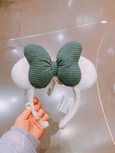 Fluffy Minnie Mouse Ear Headband (Teddy Bear Green Color Bow) is released at Shanghai Disneyland Today~ Disneyland Headbands, Cute Disney Ears, Disney Fits, Disneyland Ears, Shanghai Disneyland, Disney Minnie Mouse Ears, Cute Disney Outfits, Disney Headbands, Fav Products