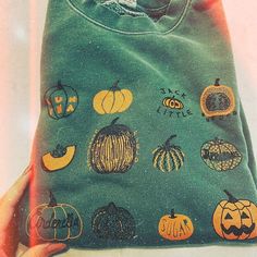 Pumpkin Sweater, Pumpkin Sweatshirt, Tokyo Street Fashion, Easy Fashion, Hipster Grunge, Pumpkin Sweatshirts, Fall Inspo, Sweatshirt Halloween, Fall Feels