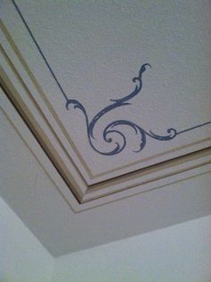 an ornate design on the ceiling in a room