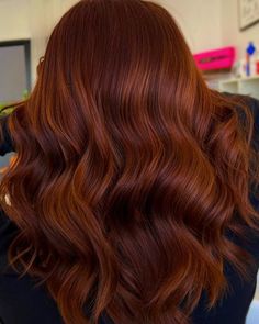 Copper Hair Red Undertone, Dimensional Dark Copper Hair, Burnt Copper Hair Color, Dark Red Bob With Bangs, Mahogany Copper Hair Color, Dark Copper Hair Color Brown, Dark Red Copper Hair Color, Auburn Hair With Dark Roots, Deep Copper Hair Color Dark Auburn