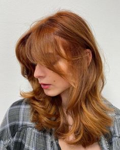 Medium-Length Ginger Butterfly Shag Butterfly Haircuts, Ginger Hair Color, Haircuts Straight Hair, Auburn Hair, Good Hair Day