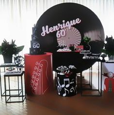 there is a table with many items on it and the sign says heinrique 80