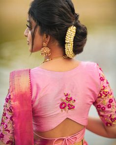 Bridal Blouse Back Designs Latest, Bridal Blouse Designs Latest, Fancy Saree Blouse Designs Latest, Mysore Silk Saree Blouse Designs, Simple Blouse Back Neck Designs, Wedding Blouse Design, Beautiful Blouse Designs, Green Blouse Designs, Maggam Blouses