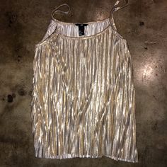 H&M Gold Metallic Accordion Pleat Strap Tank Top Size Small New With Tags Green Halter Top, Pink Halter Top, Baby Tee Shirts, Strap Tank Top, Pleated Tops, Best Tank Tops, Tank Top Straps, Pleat Top, Pleated Fabric