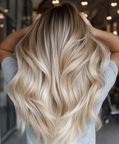 🍃 Style |with Dark Root Stretch Hair Blonde Root Stretch Hair, Root Stretch Hair Blonde, Platinum Blonde Hair Color Ideas, Root Stretch, Stretch Hair, Platinum Blonde Balayage, Platinum Blonde Bobs, Hair Doos, Blonde Platinum