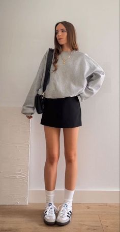 Looks Adidas, Adidas Samba Outfit, Samba Outfit, Skandinavian Fashion, Europe Outfits, Pastel Outfit, Neue Outfits, Looks Street Style, Winter Trends