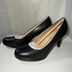 Never Worn Brand New Blue Pumps Heels, Formal Pumps With 4-inch Heel Medium Width, Naturalizer Heels, Black Dress With Heels, Size 12 Heels, Black Office Pumps With 4-inch Heel, Black Ankle Strap Heels, Black Evening Pumps With 4-inch Heel, Naturalizer Shoes