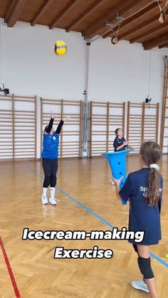 Betti Brandner | Aufwärmspiel für Kinder! 👧🧒👧🧒👧 #warmup #warmupexercise #aufwärmen #kindertraining #trainer #trainerin #volleyball #volleyballkids... | Instagram Kids Volleyball, Warm Up Games, Volleyball Training, Workout Warm Up, Speed Training, Game For Kids, April 15, Games For Kids, Volleyball